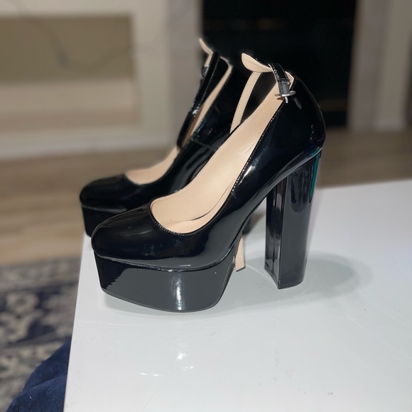 Fashion Nova Patent Leather Platform Heels. - Picture 1 of 4